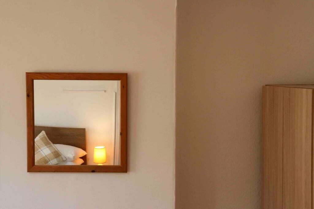 Cheerful 2 Bedroom Residential Home - Free Parking Leeds  Luaran gambar